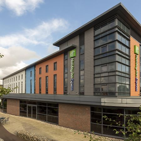 Holiday Inn Express Dunstable, An Ihg Hotel Exterior foto