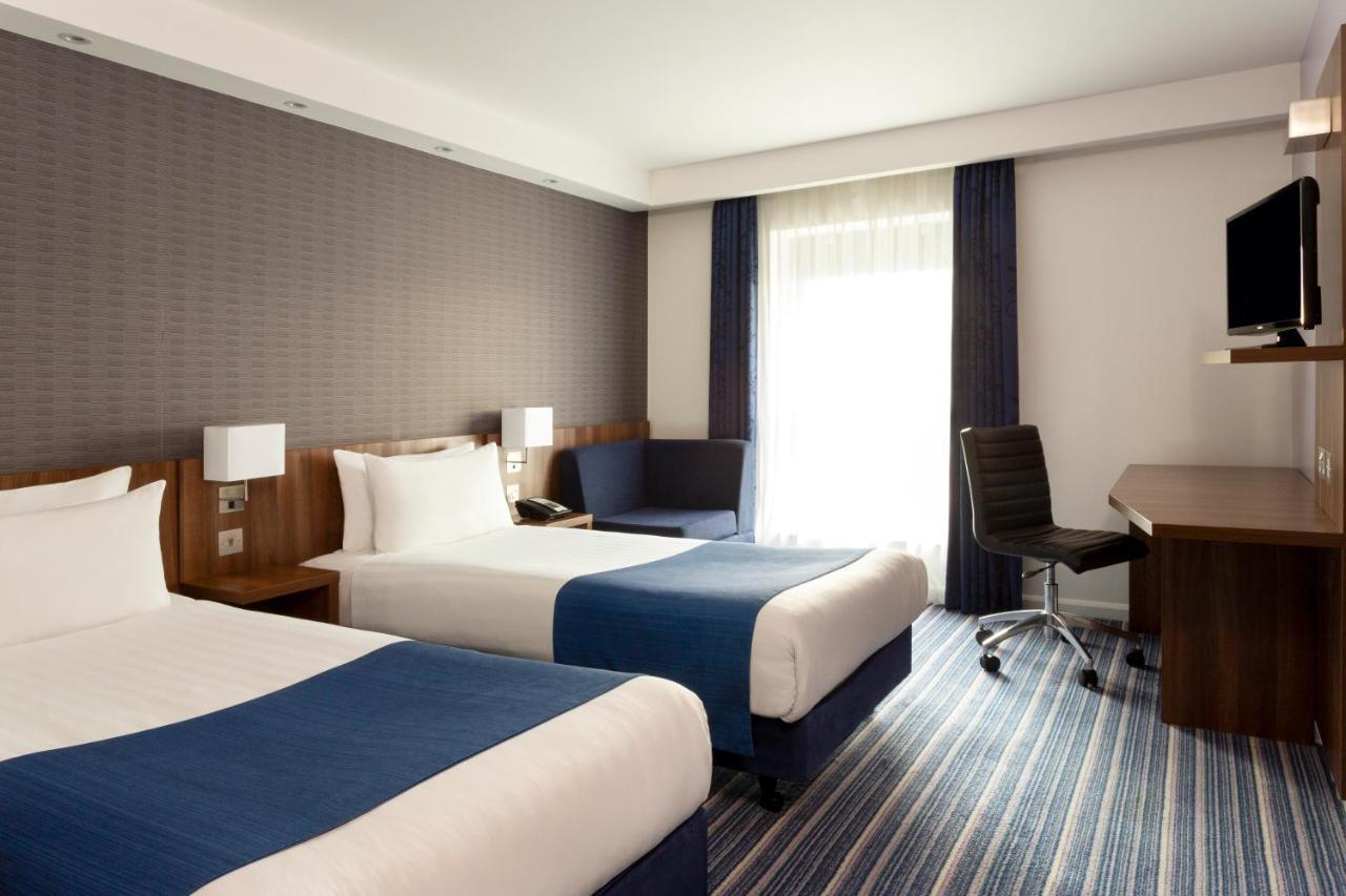 Holiday Inn Express Dunstable, An Ihg Hotel Exterior foto