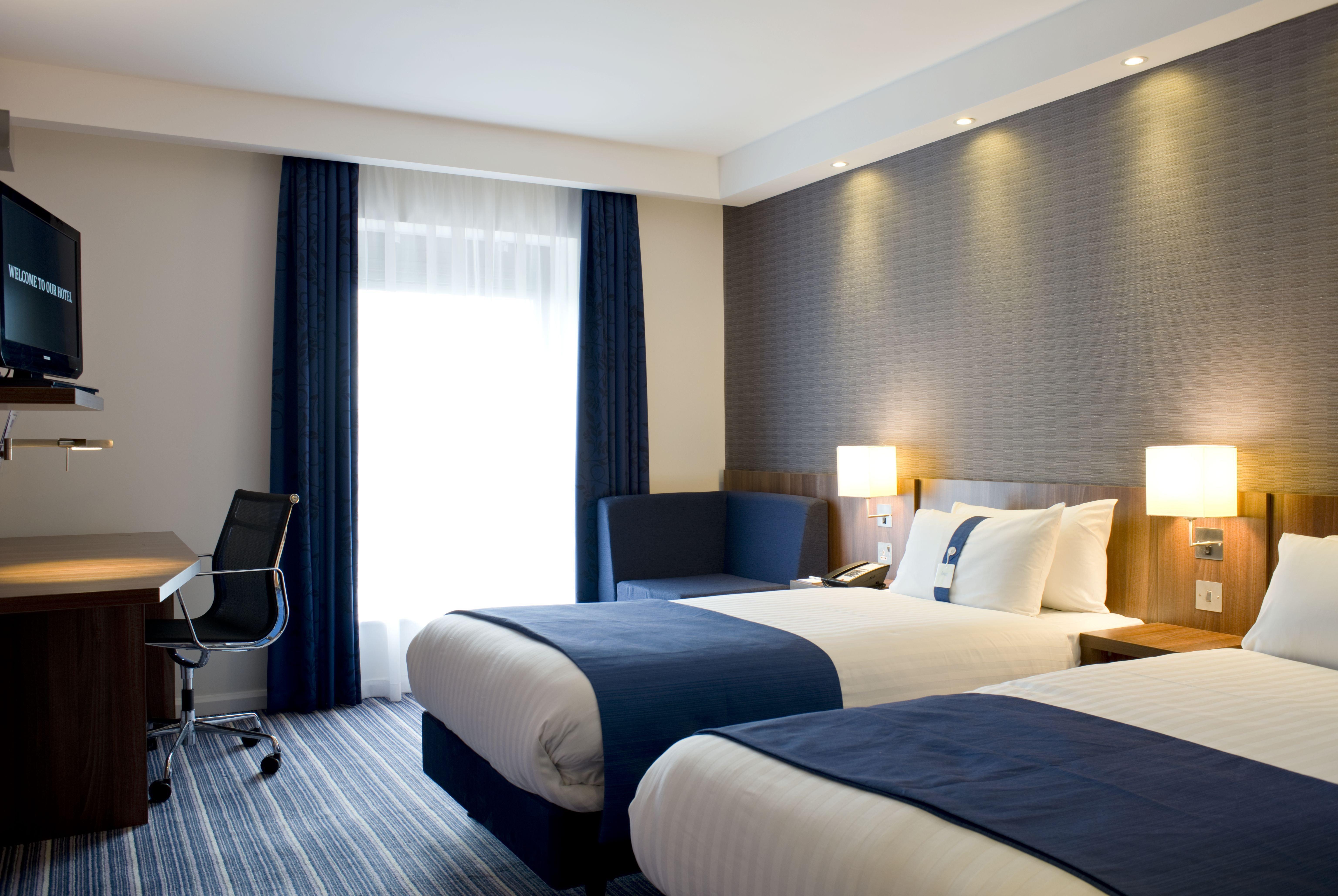 Holiday Inn Express Dunstable, An Ihg Hotel Exterior foto