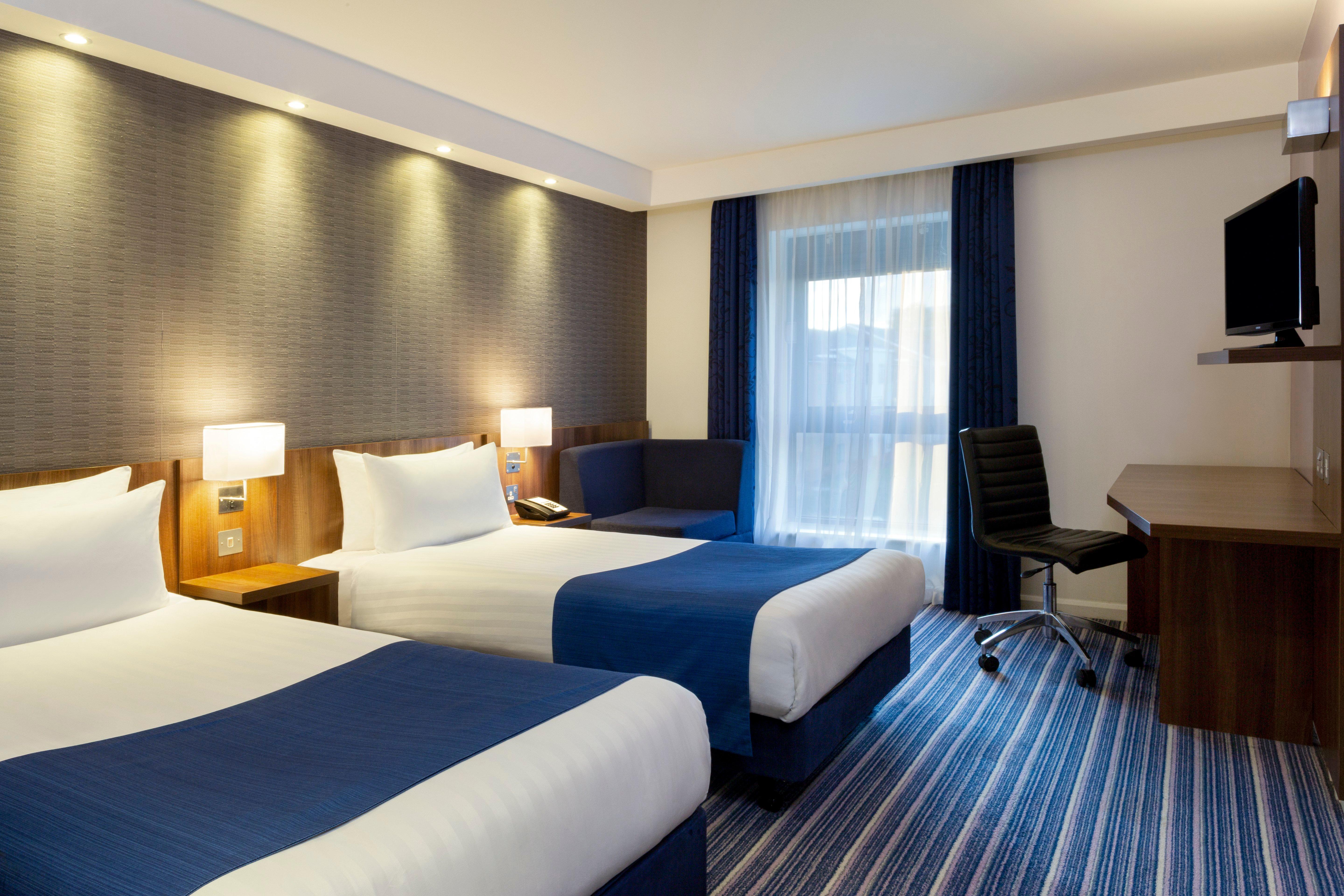 Holiday Inn Express Dunstable, An Ihg Hotel Exterior foto