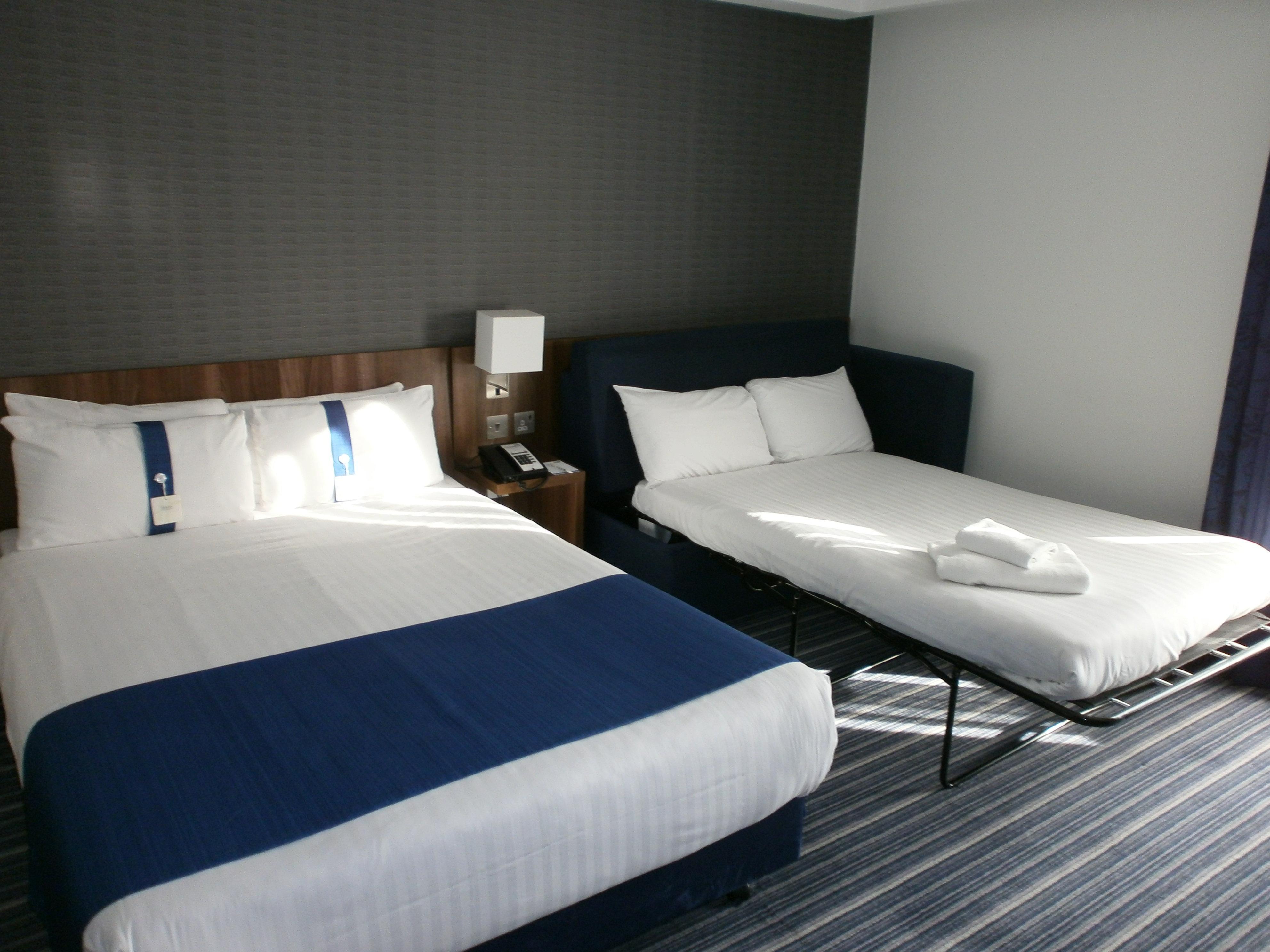 Holiday Inn Express Dunstable, An Ihg Hotel Exterior foto