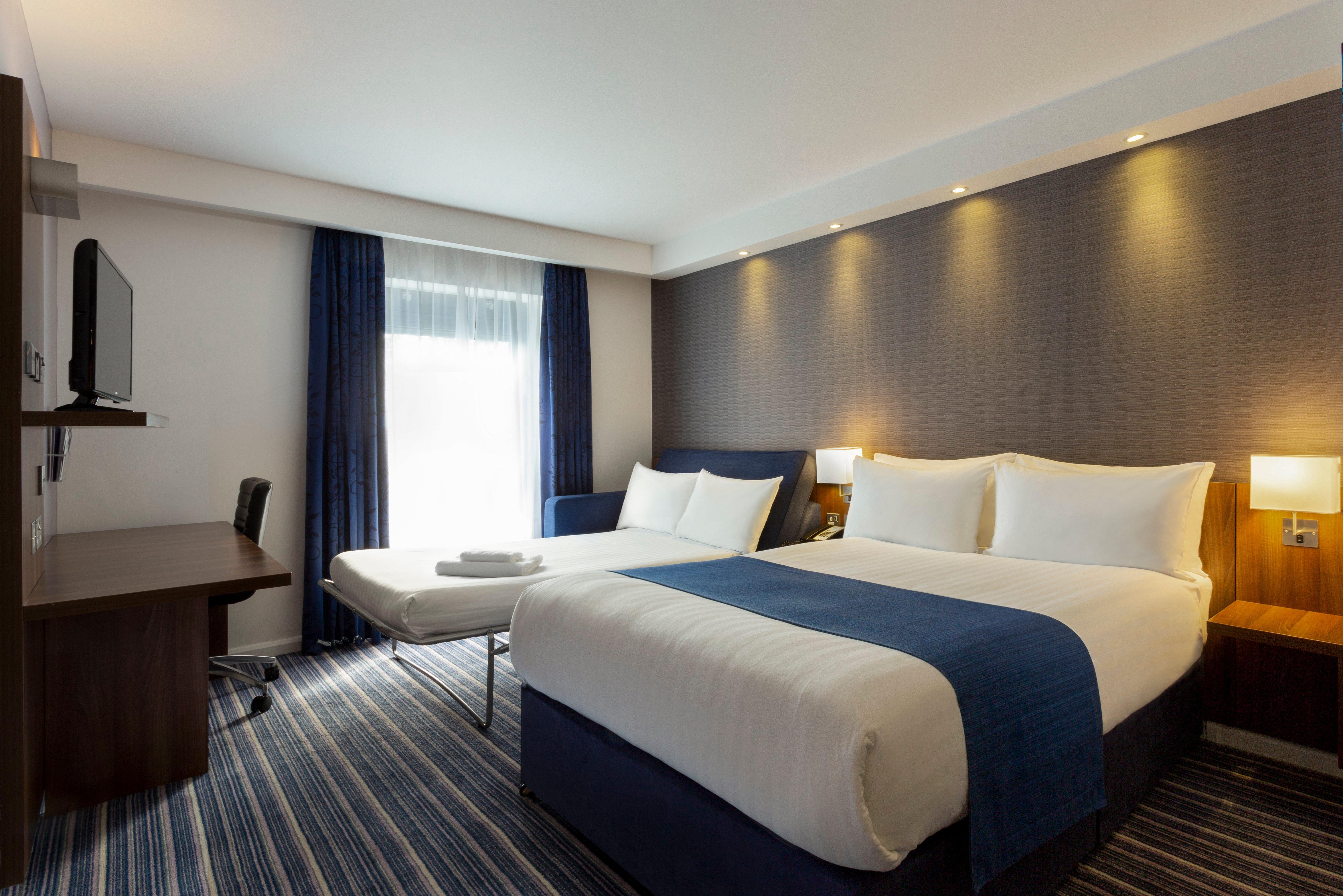 Holiday Inn Express Dunstable, An Ihg Hotel Exterior foto