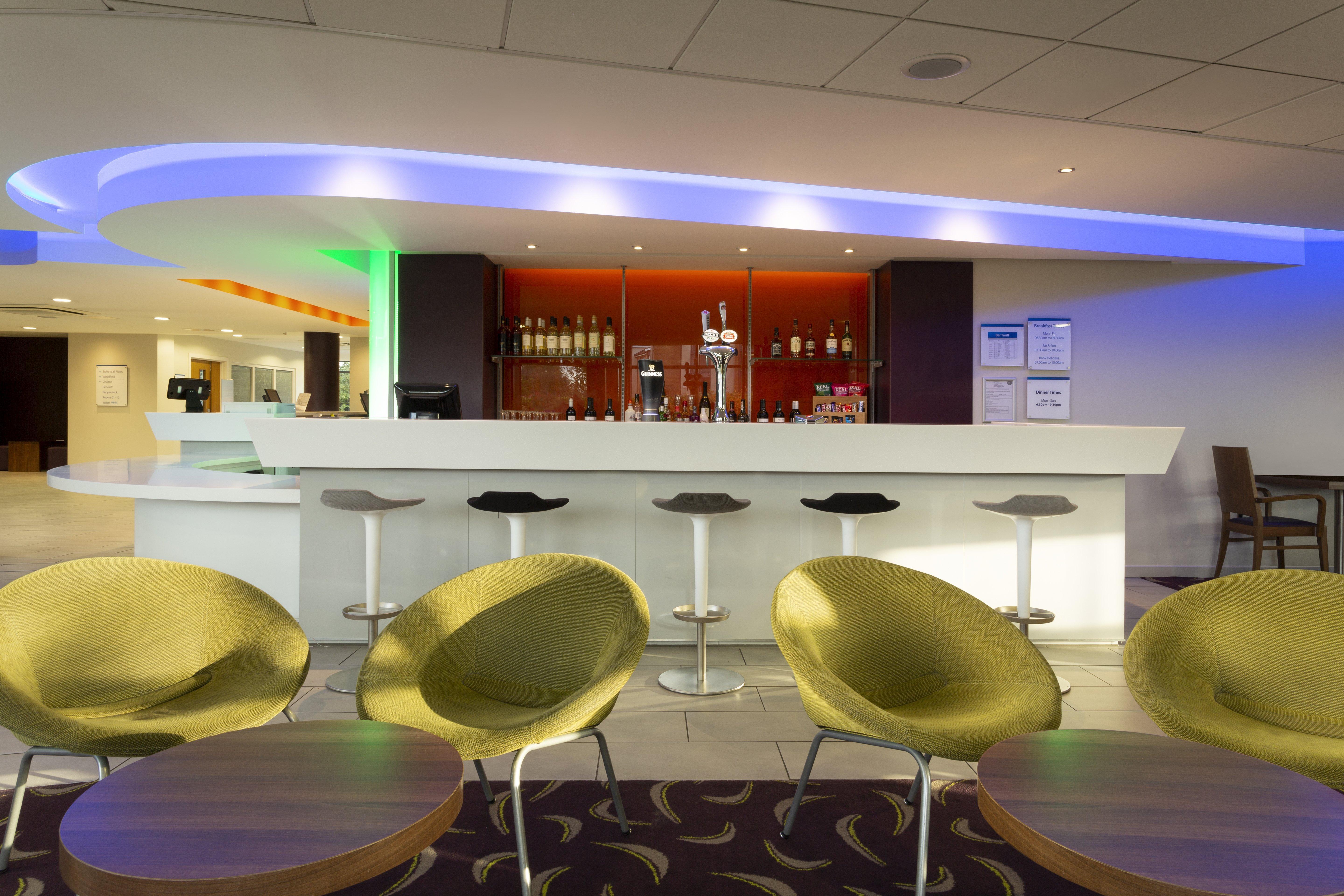 Holiday Inn Express Dunstable, An Ihg Hotel Exterior foto