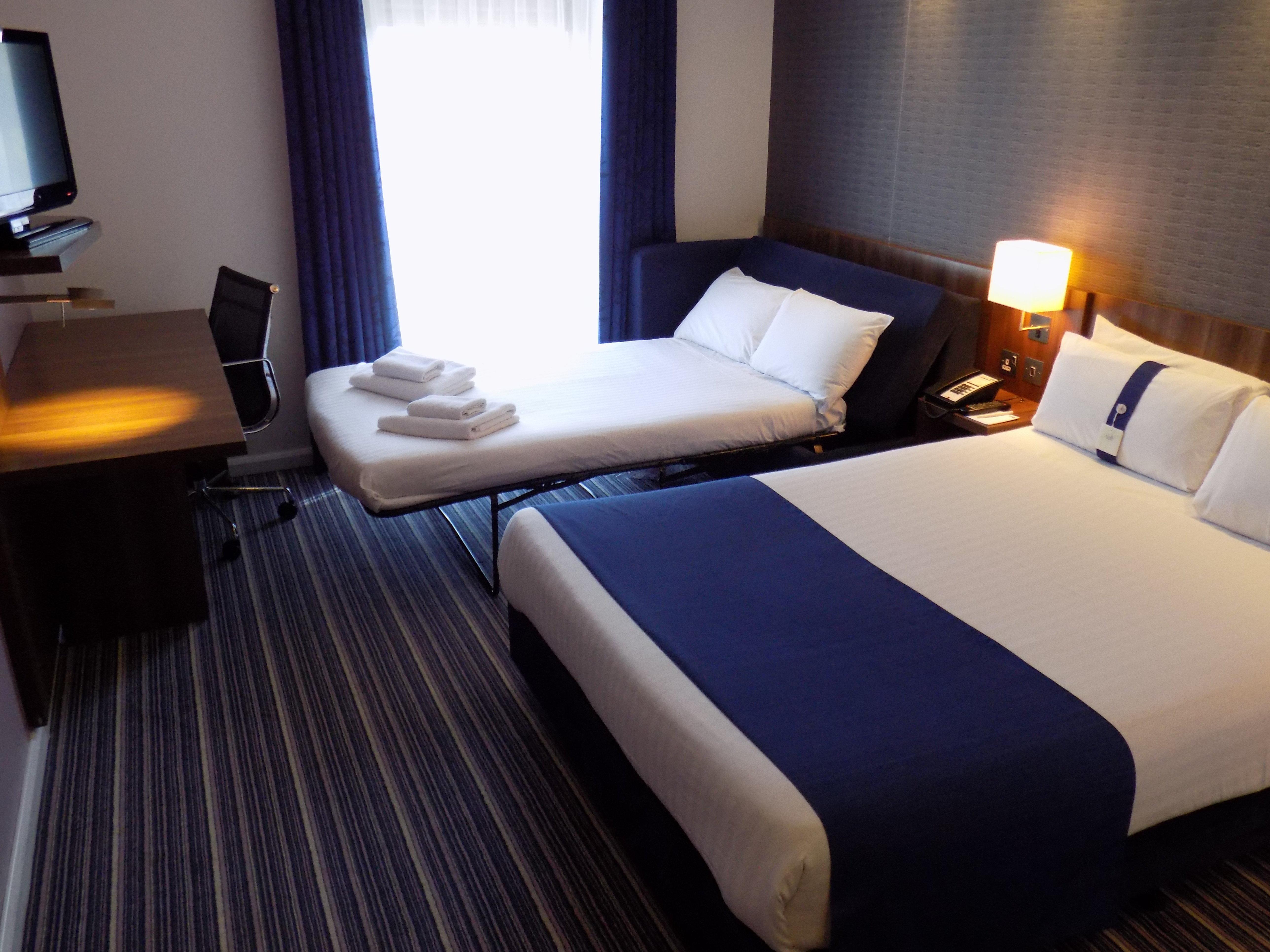 Holiday Inn Express Dunstable, An Ihg Hotel Exterior foto