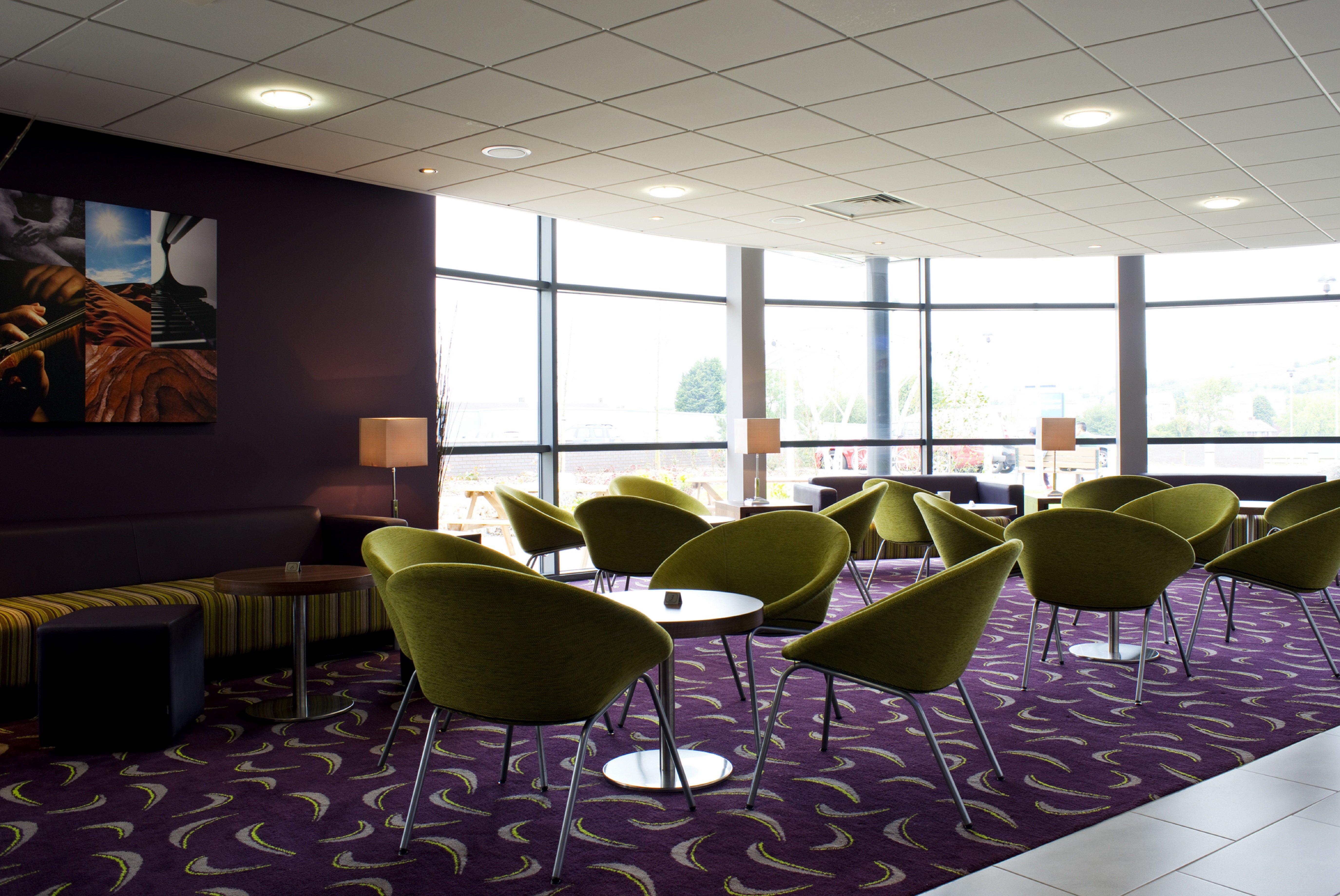 Holiday Inn Express Dunstable, An Ihg Hotel Exterior foto