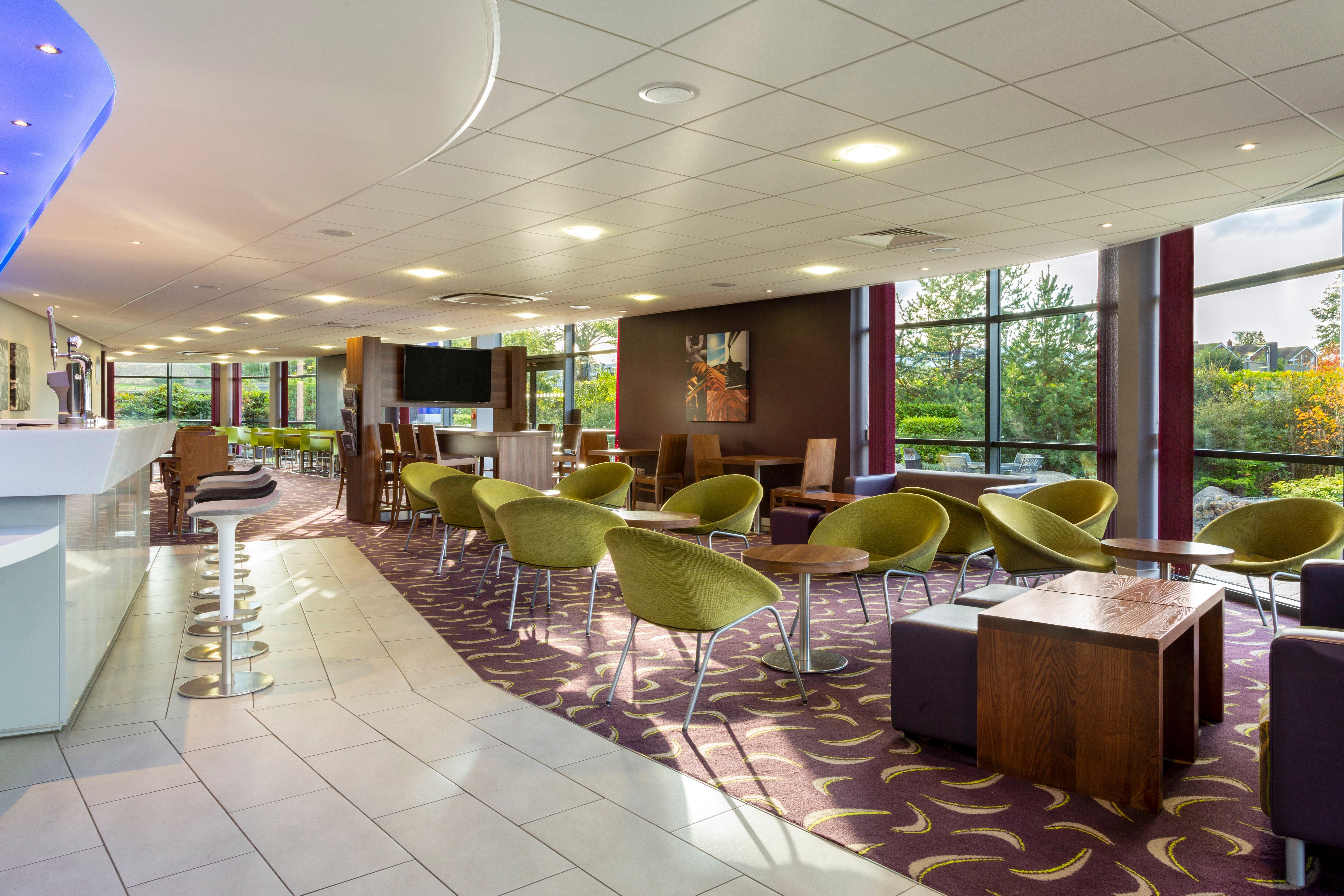Holiday Inn Express Dunstable, An Ihg Hotel Exterior foto