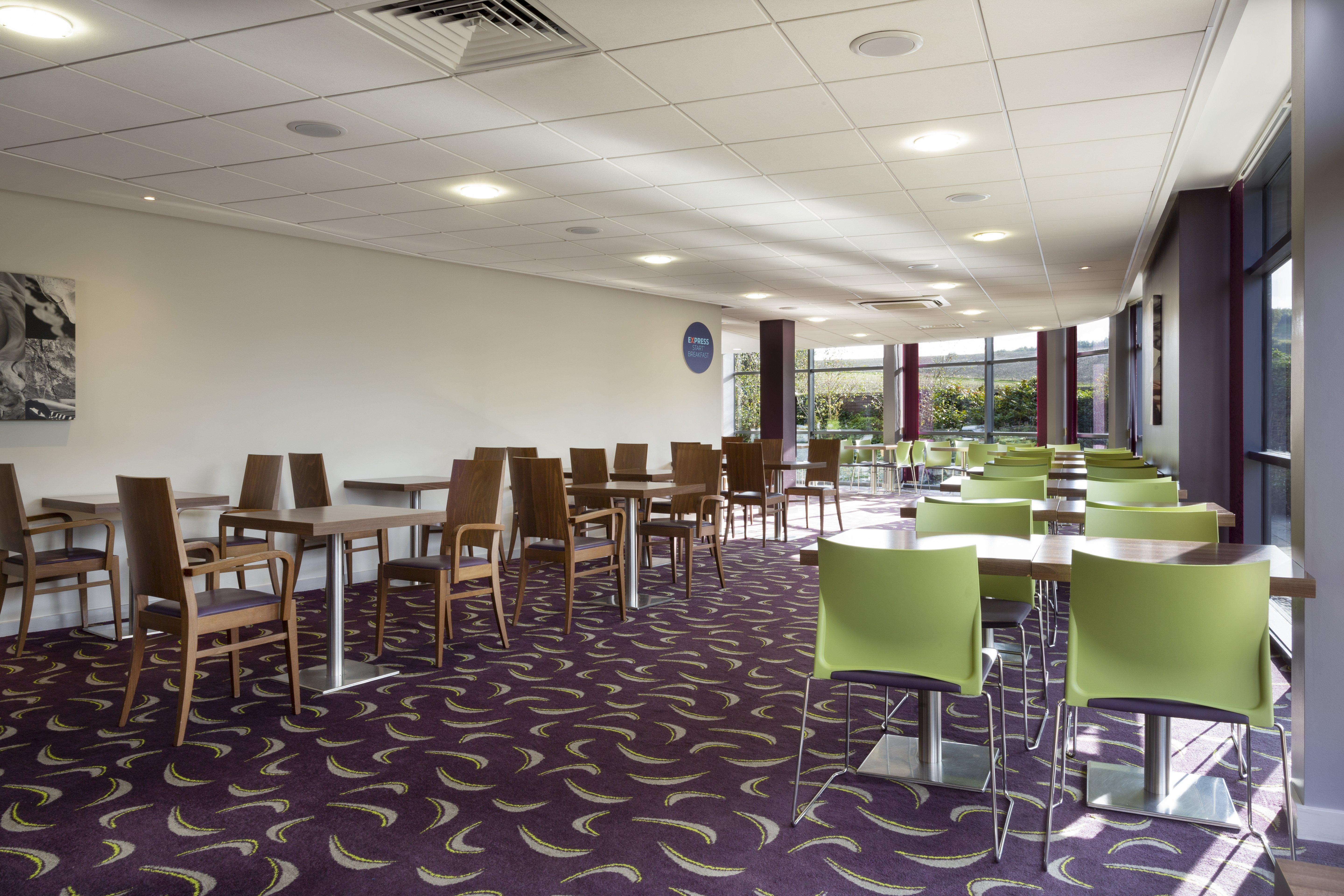 Holiday Inn Express Dunstable, An Ihg Hotel Exterior foto