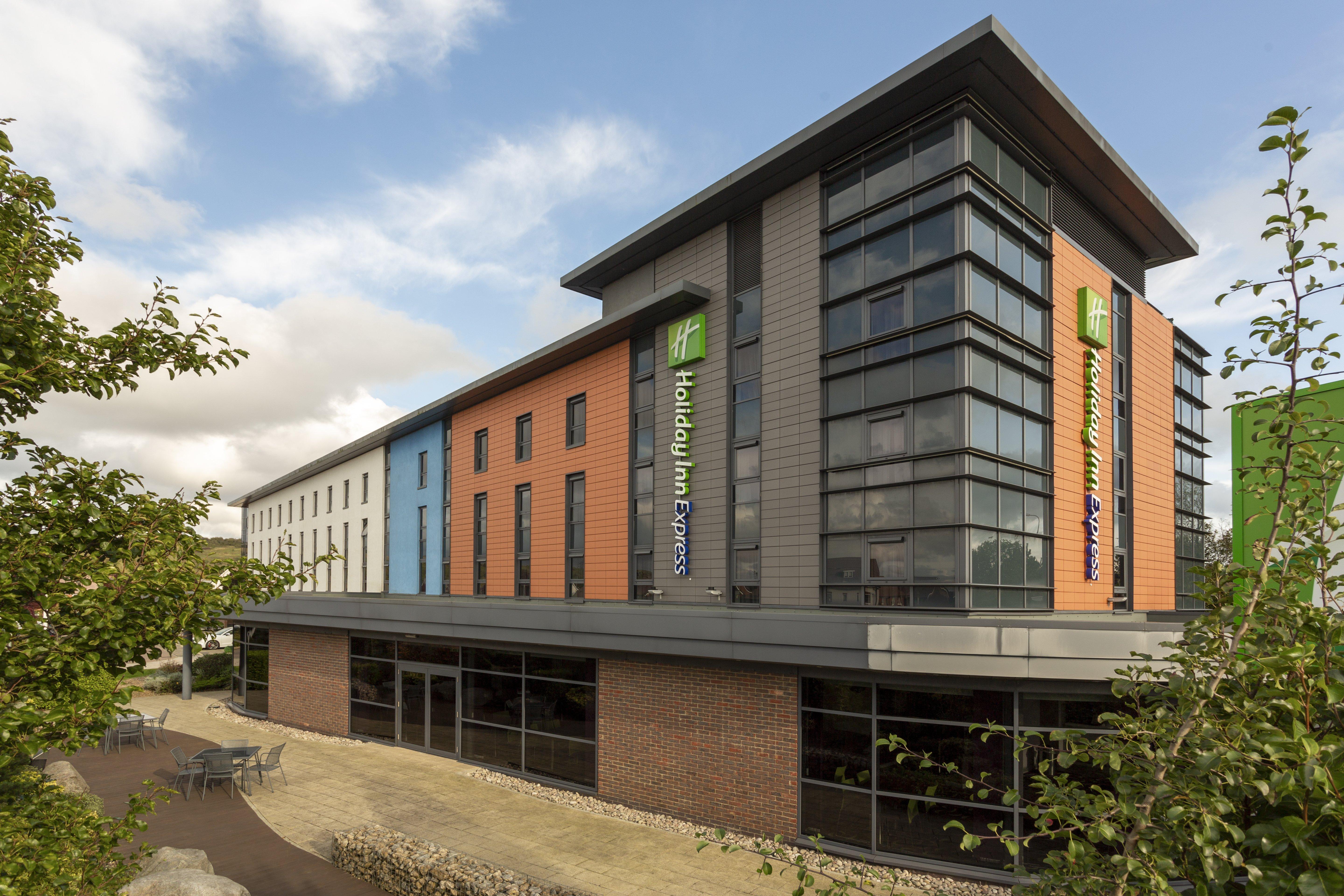 Holiday Inn Express Dunstable, An Ihg Hotel Exterior foto