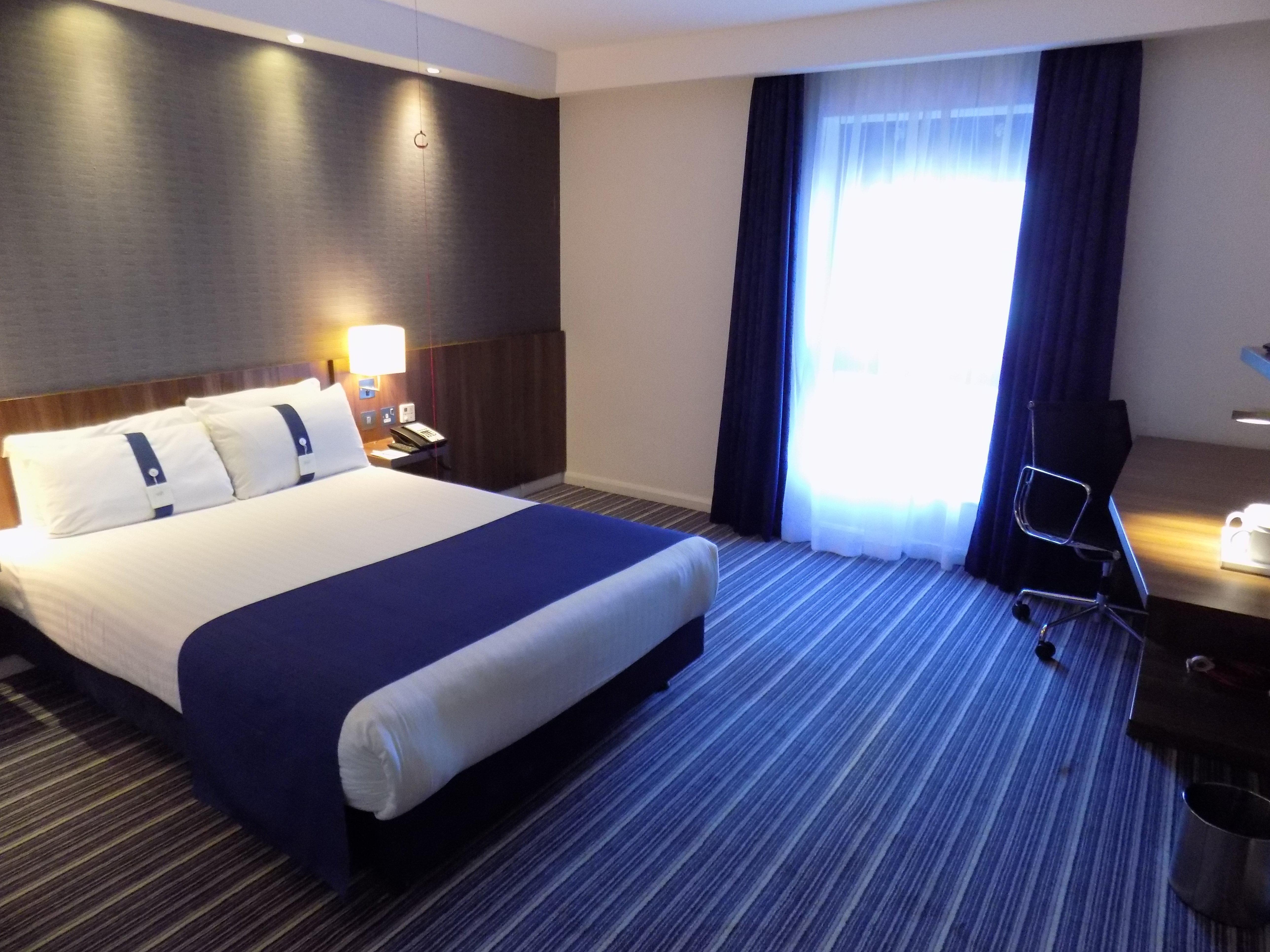 Holiday Inn Express Dunstable, An Ihg Hotel Exterior foto