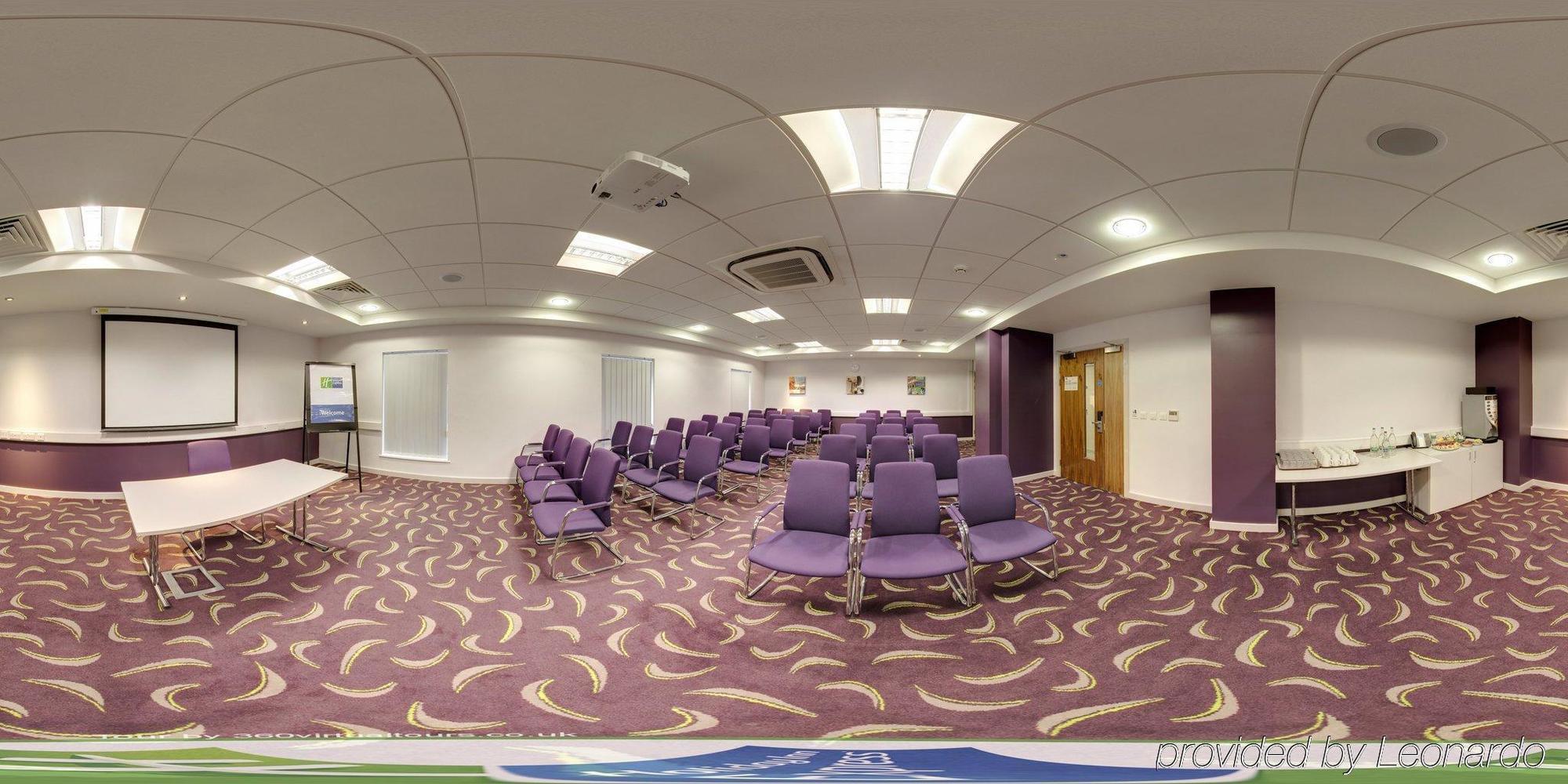 Holiday Inn Express Dunstable, An Ihg Hotel Exterior foto