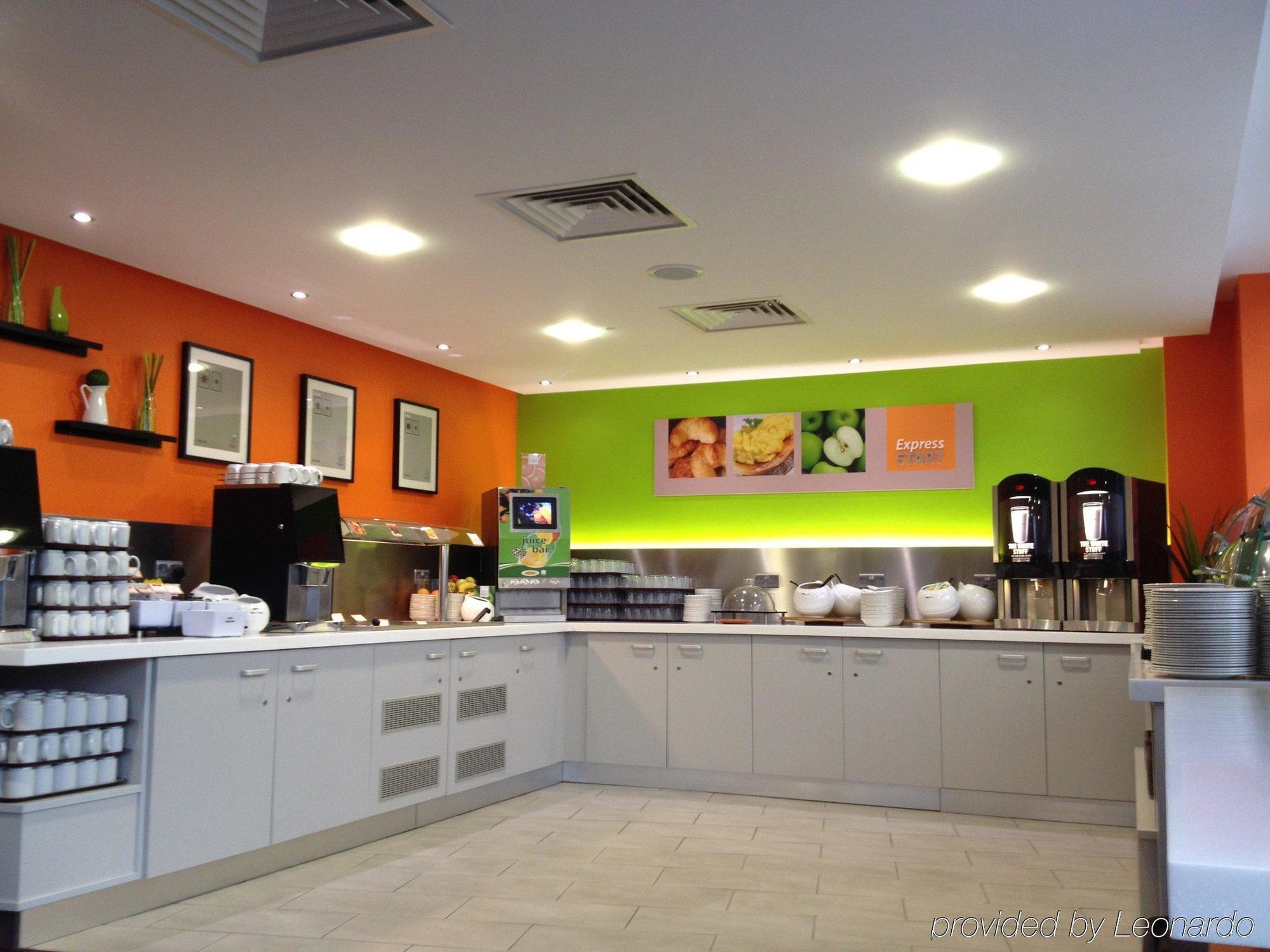 Holiday Inn Express Dunstable, An Ihg Hotel Exterior foto