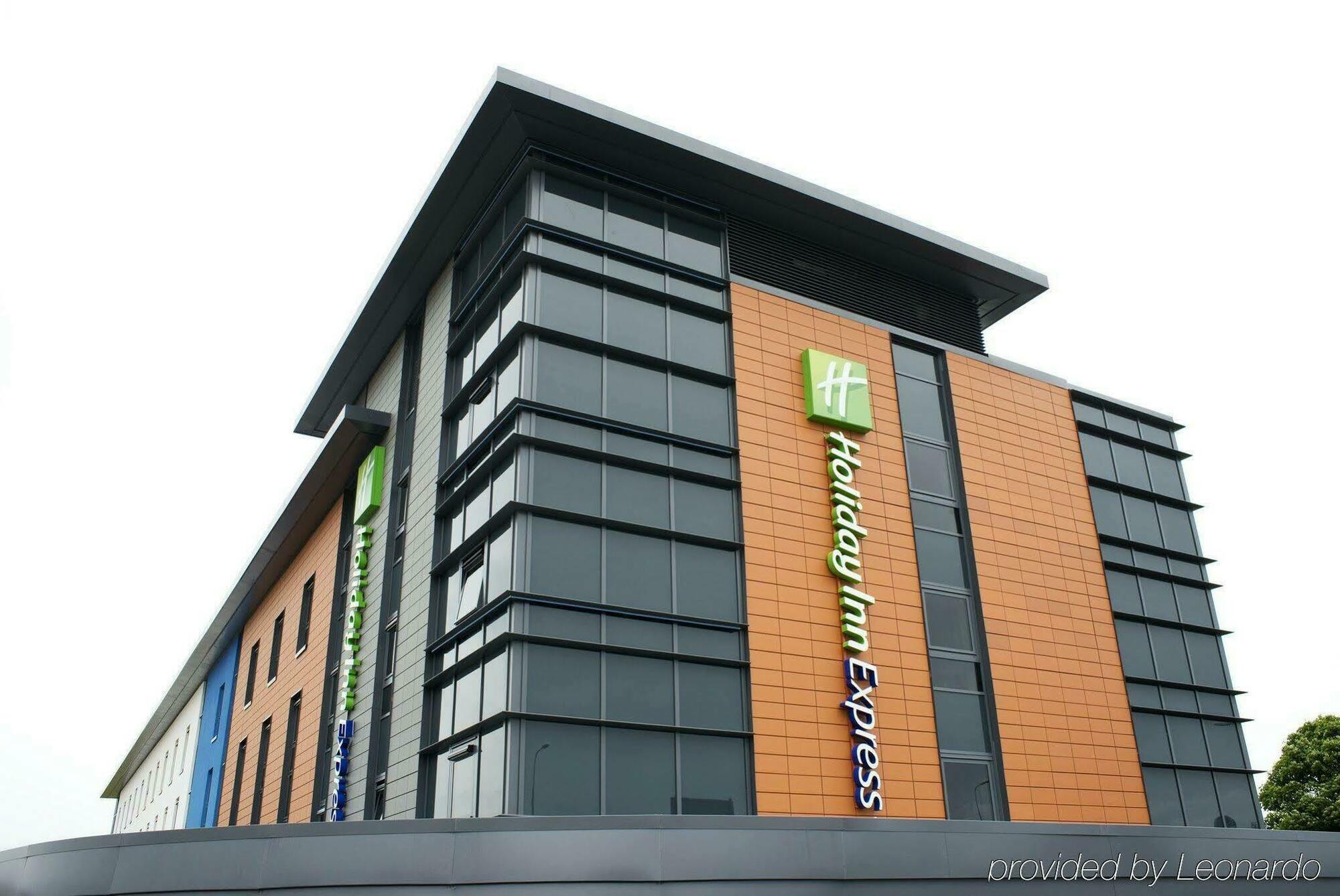Holiday Inn Express Dunstable, An Ihg Hotel Exterior foto